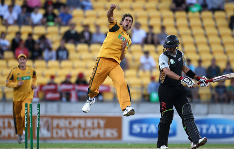 ঘণ্টায় ১৫০ কিলোমিটারের বেশি গতিতে &lsquo;মিসাইল&rsquo; ধেয়ে আসত হামেশাই। অথচ, এই মিচেল জনসনই ক্রিকেট খেলা শুরু করেন তার ১৭ বছর বয়সে।