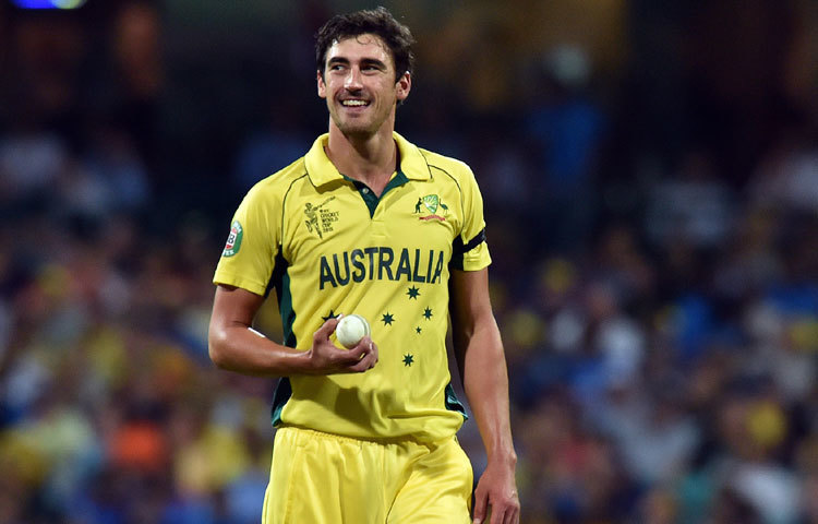 মিচেল স্টার্ক গড়ে প্রতি ঘণ্টায় ১৪৬.৪ কিলোমিটার বেগে বল করে ইতিহাস সৃষ্টি করেছেন।