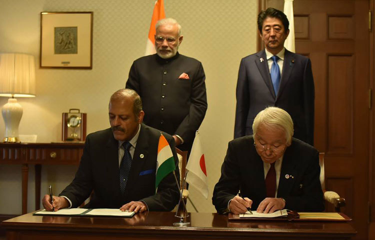 আবার দক্ষিণ চীন সাগর ইস্যুতে চীনের &lsquo;শত্রু&rsquo; জাপানের সঙ্গে অসামরিক ক্ষেত্রে পরমাণু সহযোগিতার চুক্তি করে চীনকেও ভারত কিছুটা বুঝিয়ে দিতে পারল।