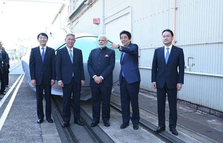 দ্বিপাক্ষিক সম্পর্ককে আরো জোরদার করতে জাপানের সঙ্গে শুক্রবার আরো ৯টি চুক্তি করেছে ভারত। জাপানের প্রধানমন্ত্রী শিনজো আবের সঙ্গে শুক্রবার সবকটি চুক্তিতে সই করেছেন ভারতের প্রধানমন্ত্রী।