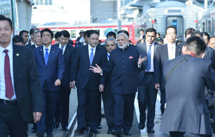 জাপানী প্রধানমন্ত্রী শিনজো আবে পরে এক যৌথ সাংবাদিক সম্মেলনে বলেন, &lsquo;পরমাণু শক্তিকে যুদ্ধ ছাড়াও কীভাবে মানুষের কল্যাণে লাগানো যায়, তা গোটা বিশ্বকে খুব ভালভাবেই বুঝিয়ে দিতে পারবে এই চুক্তি।&rsquo;