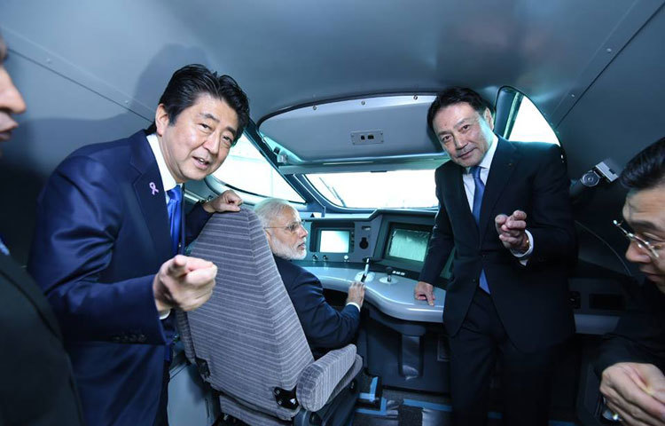 অন্যদিকে&nbsp; প্রধানমন্ত্রী নরেন্দ্র মোদি বলেছেন, &lsquo;জলবায়ু পরিবর্তনের সম্ভাব্য বিপদগুলির মোকাবিলার জন্যেও এই চুক্তির গুরুত্ব অপরিসীম।&rsquo;