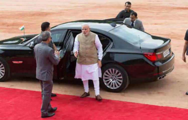 নরেন্দ্র মোদি : নরেন্দ্র মোদি ভারতের পঞ্চদশ প্রধানমন্ত্রী। তিনি বিএমডব্লিউ ৭৬০ এলআই হাই সিকিউরিটি মডেলের গাড়িটি ব্যবহার করেন।