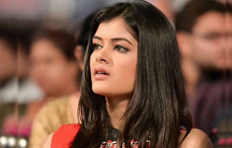 মধুমিতা চক্রবর্তী : &lsquo;কুসুমদোলা&rsquo;র &lsquo;ইমন&rsquo; চরিত্রে রূপদান করে তিনি শোবিজ ভুবনে আলোচনায় এসেছেন।