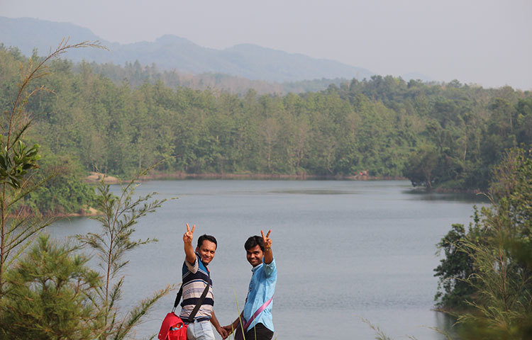 আপন ভুবনে হারিয়ে যেতে এই মায়াবী প্রকৃতির কাছে ছুটে আসেন পর্যটকরা। এখানে এলে সবাই ভুলে যান সারা বছরের কর্মক্লান্তি। ছবি : সৈয়দ মিজান