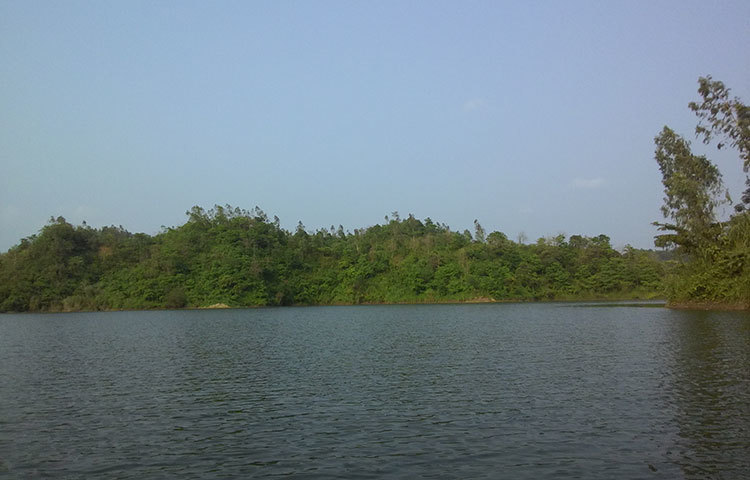 স্বচ্ছ জলরাশিতে পাহাড়ি এই নদী রূপসী বাংলার অপরূপ সৌন্দর্যের কথা জানান দিচ্ছে। ছবি : সৈয়দ মিজান