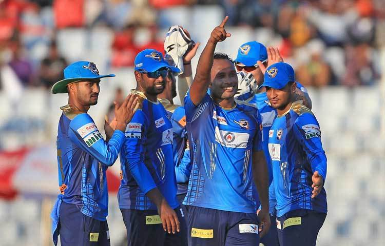 খুলনা টাইটানস&rsquo;র মাহমুদ উল্লাহ রিয়াদ দলের শেষ বেলার নায়ক হিসেবে খ্যাতি লাভ করেছেন।