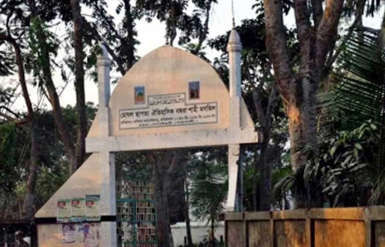 স্থাপত্য শিল্পের সুপ্রাচীন নির্দশন বহনকারী মসজিদটি নোয়াখালী জেলার বেগমগঞ্জ থানার বজরা গ্রামে অবস্থিত।