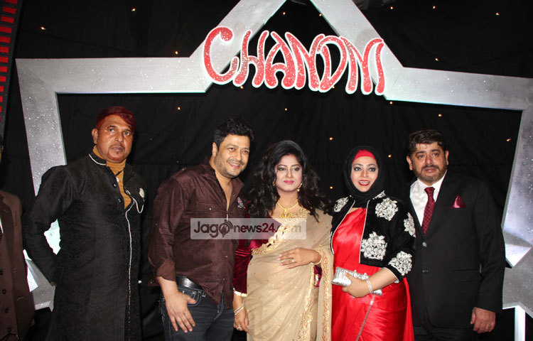 ‘চাঁদনী’ মুক্তি পায় ১৯৯১ সালের ২ অক্টোবর। গত মাসে পূর্ণ হলো এর ২৫ বছর। নিজেদের প্রথম ছবির রজতজয়ন্তী পূর্তি উদযাপন করছেন নাঈম-শাবনাজ দম্পতি। ছবি : মাহবুব আলম