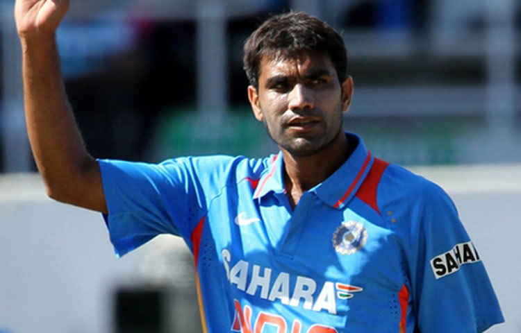 মুনাফ প্যাটেলকে বলা হয় ভারতীয় ক্রিকেট টিমের সবচেয়ে আনফিট খেলোয়াড়। তিনি দ্রুত গতিতে বল করার জন্য প্রায়াই ইনজুরিতে পড়তেন।