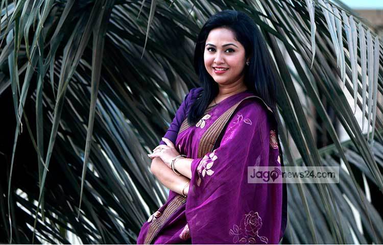 জনপ্রিয় মডেল, অভিনেত্রী এবং নৃত্যশিল্পী নাদিয়া নাটক ও টেলিছবির মাধ্যমে নিত্যনতুন রূপে দর্শকদের সামনে হাজির হচ্ছেন। ছবি : মাহবুব আলম