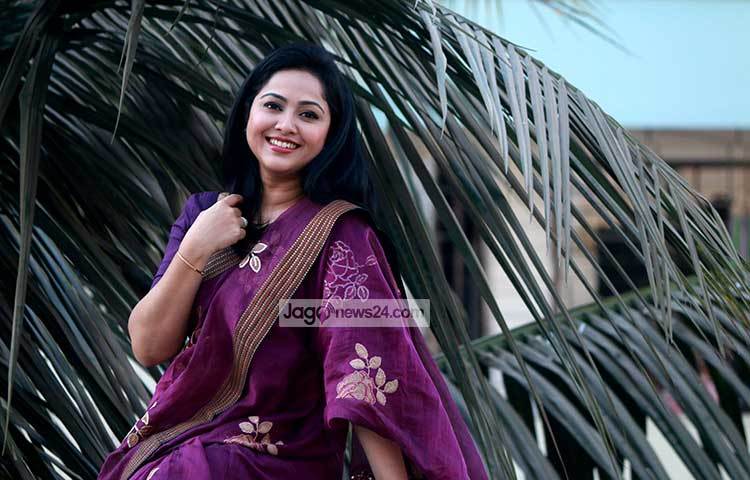 হাসি খুশি নাদিয়া। তিন সব সময় আনন্দে থাকতেই পছন্দ করেন। ছবি : মাহবুব আলম