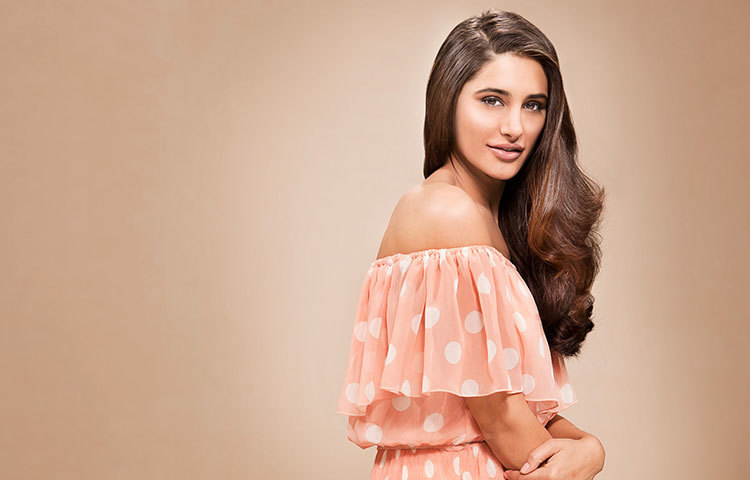 নার্গিস ফাকরি : তিনি পাকিস্তানী, এ কথা জানেন প্রায় সকলেই। কিন্তু, &lsquo;রকস্টার&rsquo; খ্যাত এই অভিনেত্রী আসলে মার্কিন নাগরিক।