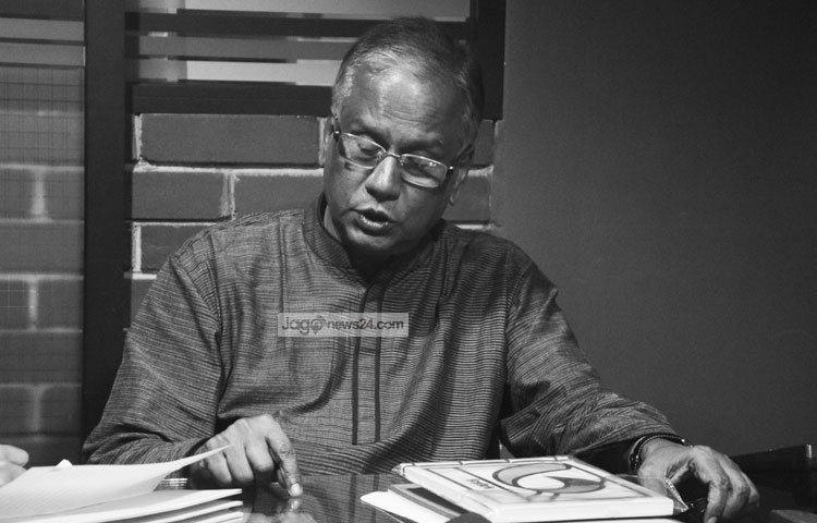 নাসির উদ্দীন ইউসুফের জন্ম ঢাকায়, নবাবগঞ্জে। সহধর্মিণী মঞ্চশিল্পী শিমূল ইউসুফ ও কন্যা এশা ইউসুফকে নিয়ে তার সুখের সংসার। ছবি : মাহবুব আলম