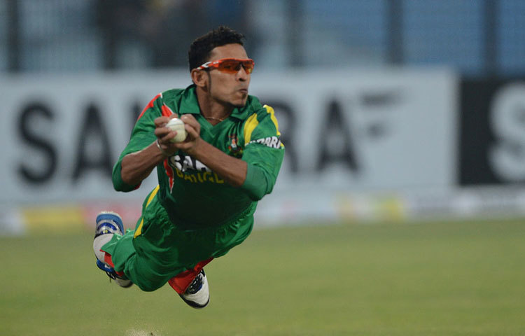 নাসির হোসেন : বাংলাদেশ ক্রিকেট দলের এই ক্রিকেটার মাঠে না থাকলেও আছেন ফেসবুকে। আছেন শীর্ষ ফেসবুক তারকা তালিকায়। ফেসবুকে নাসির হোসেন আছেন চতুর্থ স্থানে। তার পেজে বতর্মান অনুসারীর সংখ্যা ৬৮ লাখ ৬৭ হাজারেরও বেশি।