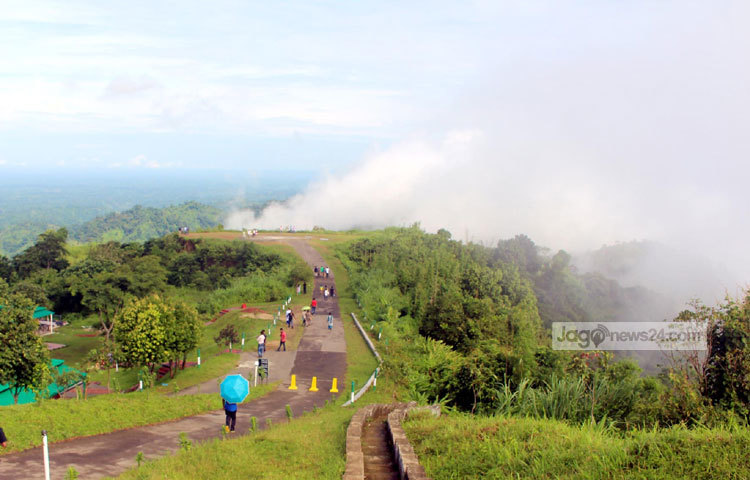 নীলগিরির এপ্রকৃতি সবাইকে মুগ্ধ করবে। এখানে এলে সবার ক্লান্তি দূর হয়ে যায়। ছবি : বিপ্লব দিক্ষিৎ