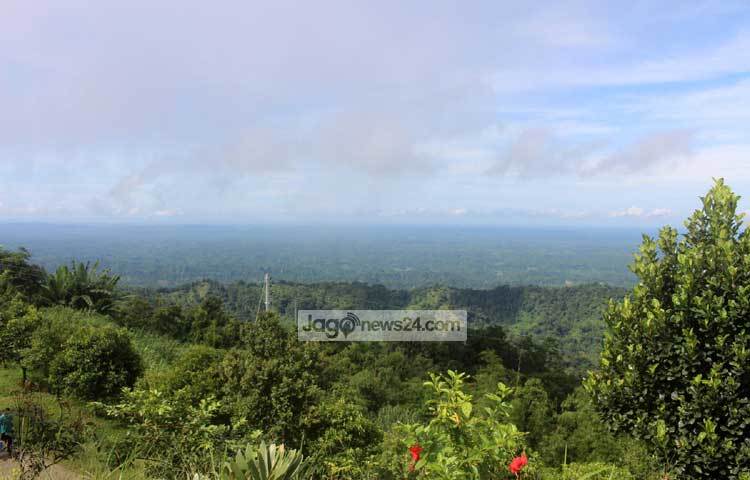 এখানে আকাশের রং এতটাই সুন্দর নীল যে, দুচোখ ভরে যাবে স্বপ্নীল স্নিগ্ধপ্রলেপে। নীল আকাশ সত্যিই অপূর্ব নীল। ছবি : বিপ্লব দিক্ষিৎ