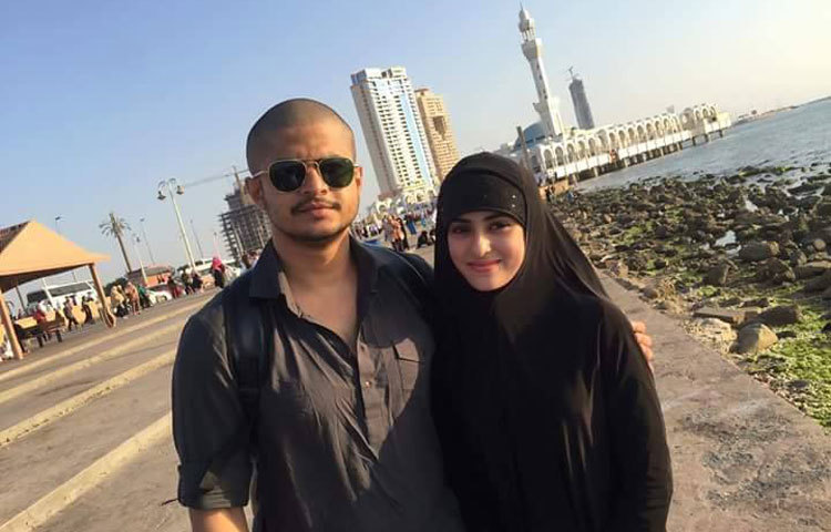 তারকা দম্পতি নিলয়-শখ ওমরা হজ পালনের উদ্দেশ্যে সৌদি আরব গেছেন। মক্কা নগরীতে অবস্থানের ছবি তুলে তা ফেসবুকে প্রকাশ করেছেন।