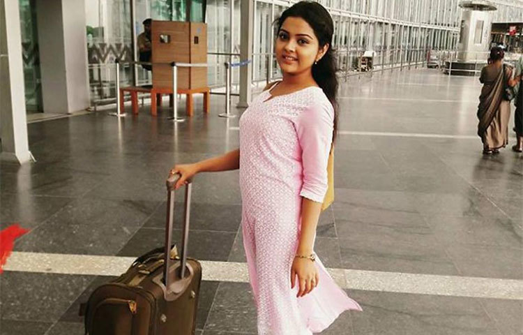 ভ্রমণে বের হয়েছেন নবনীতা। একটু অবসর পেলেই ছুটে যান ঘুরতে। ভ্রমণ তার কাছে অনেক প্রিয়।