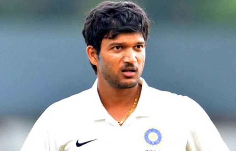 নভদীপ সাইনি : হরিয়ানার ডানহাতি পেসারের বেস প্রাইস ১০ লক্ষ টাকা দিয়েই তাকে কিনেছে দিল্লি ডেয়ারডেভিলস। নিলামের দ্বিতীয় রাউন্ডে নভদীপকে কিনে নেয় দিল্লি। অস্ট্রেলিয়ার সঙ্গে প্রস্তুতি ম্যাচে ভারতীয় এ দলের হয়ে দুই ইনিংসে ৩টি উইকেট নেন সাইনি।