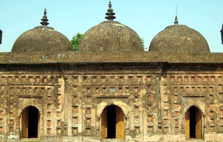 নয়াবাদ মসজিদ রংপুর বিভাগের দিনাজপুর জেলার কাহারোল উপজেলার নয়াবাদ গ্রামে অবস্থিত।