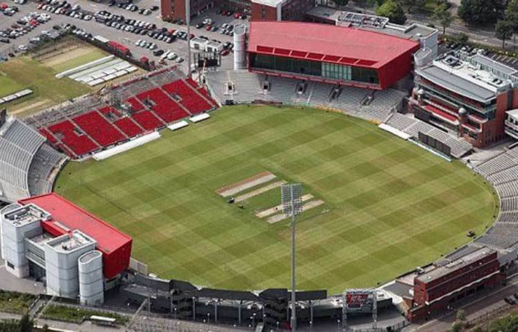 ওল্ড ট্রাফোর্ড : ওল্ড ট্রাফোর্ড স্টেডিয়ামের অবস্থান ইংল্যান্ডের ম্যানচেস্টারে। ম্যানচেস্টারের বিখ্যাত ফুটবল স্টেডিয়াম থেকে মাত্র পাঁচ মিনিটের দূরত্বে এই স্টেডিয়ামের অবস্থান।