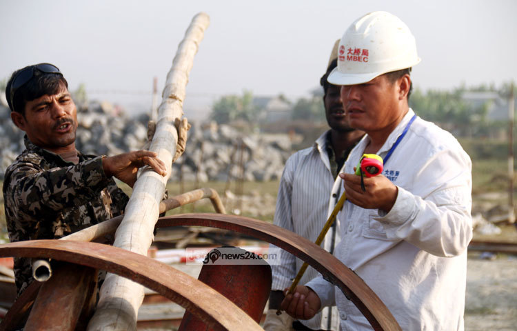 নদী শাসন, তদারকি ও পরিবেশ কার্যক্রমসহ প্রকল্পের অন্যান্য উন্নয়নমূলক কাজও চলছে একই সঙ্গে। ছবি : মাহবুব আলম
