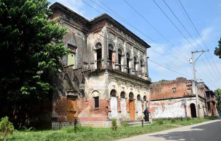 নগরীর অধিবাসীরা নিরাপদ জীবন যাপন করতেন। পানাম শব্দের ফারসি উৎস থেকে জানা&nbsp; গেছে, এর অর্থ হল আশ্রয়স্থল। ছবি : মাহবুব আলম।