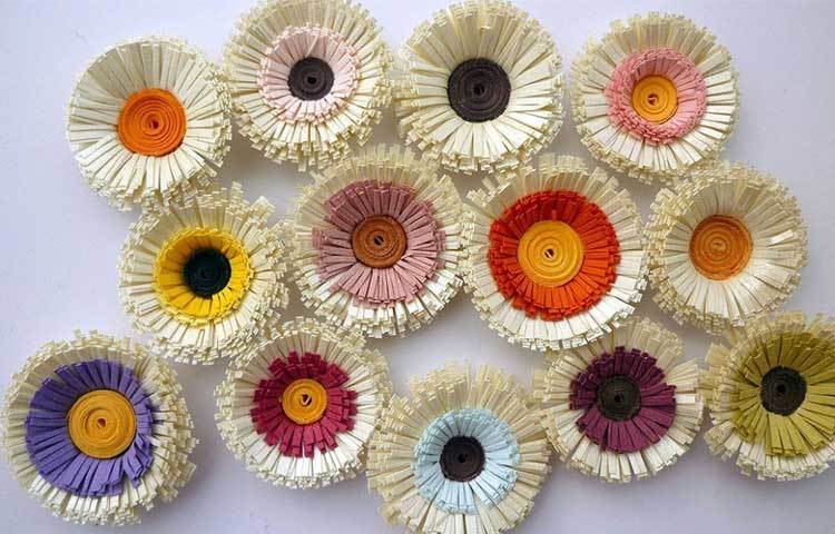 শৌখিন ব্যক্তিরা ঘর সাজাতে ব্যবহার করতে পারেন কাগজের ওয়াল হ্যাঙ্গিং।