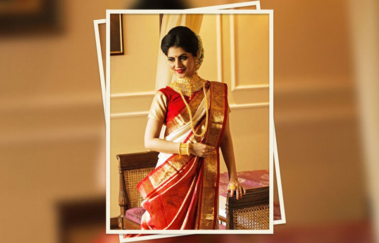 শাড়িতে বৌ সেজেছেন পায়েল। মাঝে মধ্যে তার শাড়ি পরতেও অনেক ভালো লাগে তার।