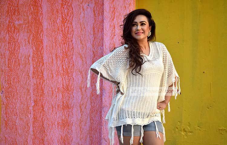 তিনি পরপর বেশ কয়েকটি ছবিতে আইটেম গানে পারফর্ম করে আলোচনায় আসেন বিপাশা। ছবি : মাহবুব আলম