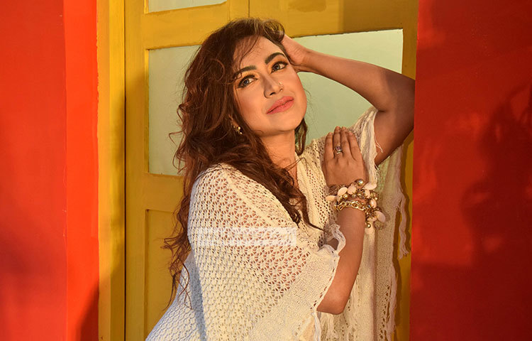 বলিউডের প্রিয়াংকা চোপড়া এবং কোয়েল মল্লিককের অভিনয় বিপাশার অনেক ভালো লাগে। তিনি তাদের অভিনয়, নাচ অনুসরণ করার চেষ্টা করেন। ছবি : মাহবুব আলম