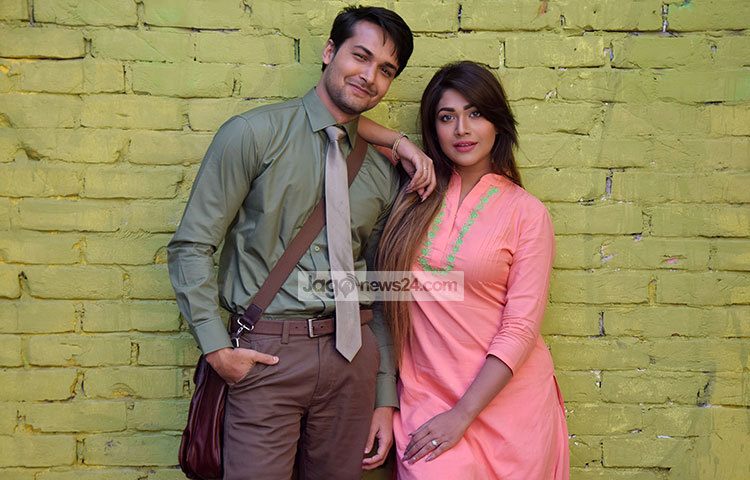 বিজ্ঞাপনটি দর্শকদের কাছে জনপ্রিয় হবে বলে আশা করছেন পিয়া ও আজাদ আদর। ছবি : মাহবুব আলম