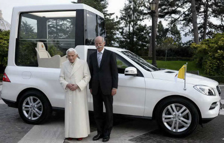 পোপ ফ্রান্সিস : পোপ ফ্রান্সিস ক্যাথলিক গির্জার ২৬৬তম এবং বর্তমান রোমান ক্যাথলিক চার্চের প্রধান। তিনি মার্সিডিজ বেঞ্জ, এম ক্লাস গাড়িটি ব্যবহার করেন।