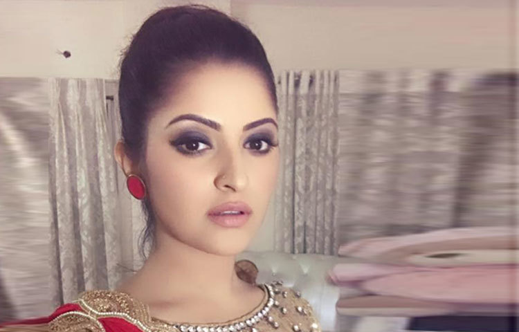 ঢালিউডের বর্তমান সময়ের জনপ্রিয় নায়িকা পরীমনি সময় পেলেই সেলফি তুলে তার ফেসবুকে আপলোড করেন।