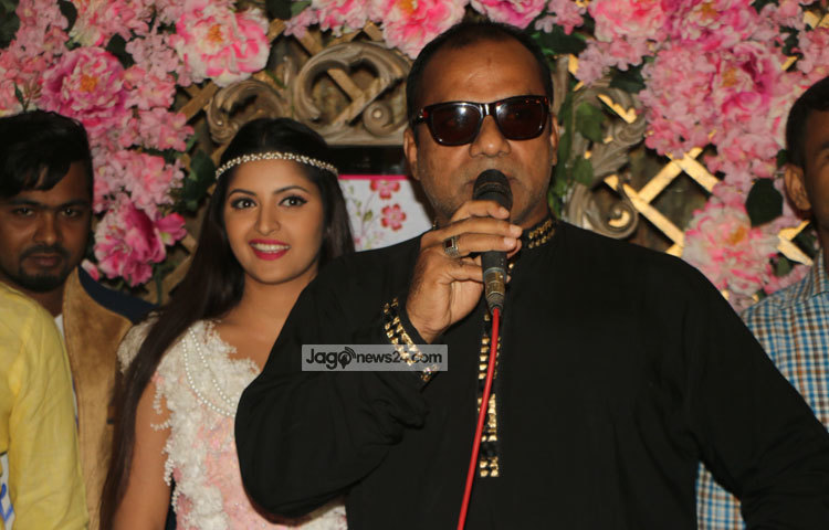 পরীমনির জন্মদিনে শুভেচ্ছা জানিয়ে বক্তব্য রাখছেন মিশা সওদাগার। ছবি : মাহবুব আলম
