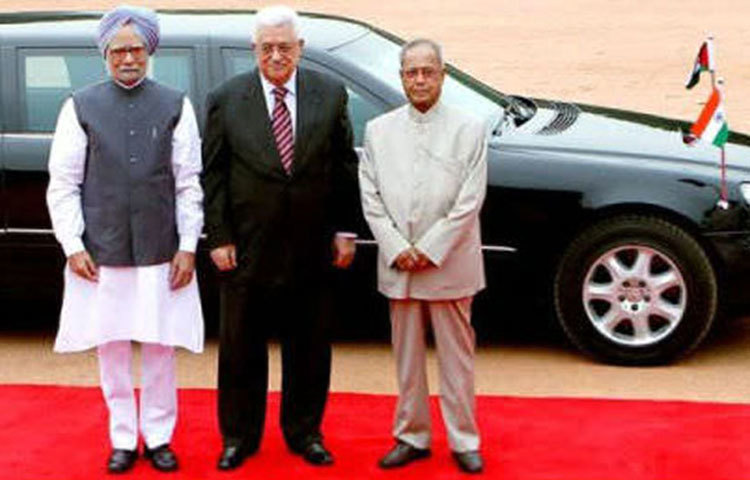 প্রণব মুখার্জি : প্রণব মুখার্জি ভারতের ত্রয়োদশ তথা বর্তমান রাষ্ট্রপতি। ছয় দশকব্যাপী তার রাজনৈতিক জীবন। ভারতের এই রাষ্ট্রপতি ব্যবহার করেন মার্সিডিজ মেব্যাচ এস ৬০০ পুলম্যান গার্ড গাড়ি।