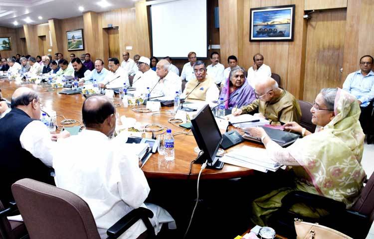 সচিবালয়ে প্রধানমন্ত্রী শেখ হাসিনার সভাপতিত্বে মন্ত্রিসভার ১২৫তম সভায় জাতীয় ট্যাক্স কার্ড নীতিমালা ২০১০ (সংশোধিত) খসড়ার অনুমোদন দেওয়া হয়। ছবি : বিপ্লব দিক্ষিৎ