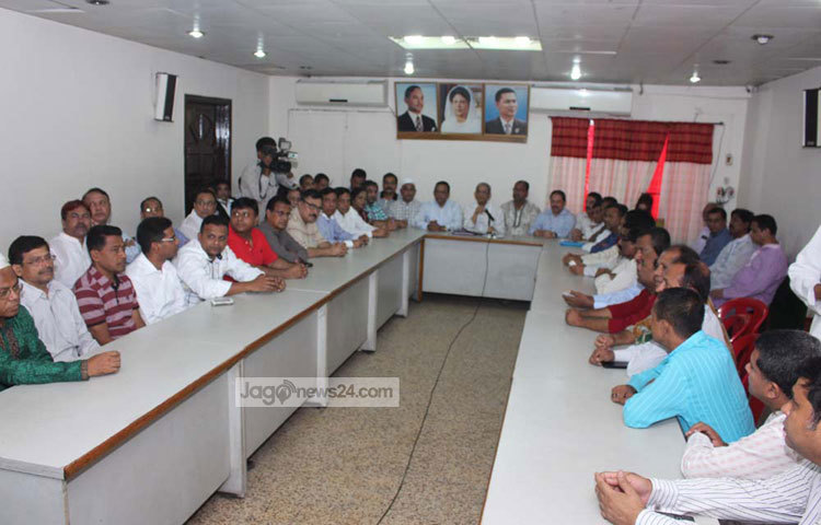 রাজধানীর নয়াপল্টনে বিএনপির কেন্দ্রীয় কার্যালয়ে এক সভায় বক্তব্য রাখছেন বিএনপির মহাসচিব মির্জা ফকরুল ইসলাম আলমগীর। ছবি : বিপ্লব দিক্ষিৎ