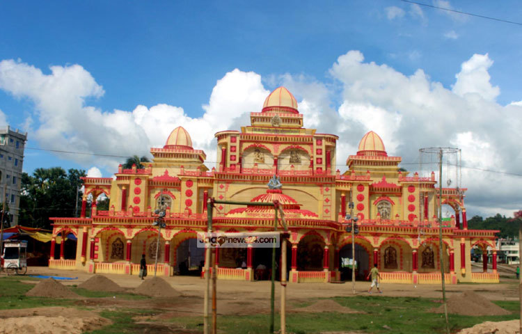 দেশের সনাতন ধর্মাবলম্বীদের শারদীয় দুর্গা পুজার আজ রাম নবমীর দুর্গা উৎসব। ছবি : বিপ্লব দিক্ষিৎ