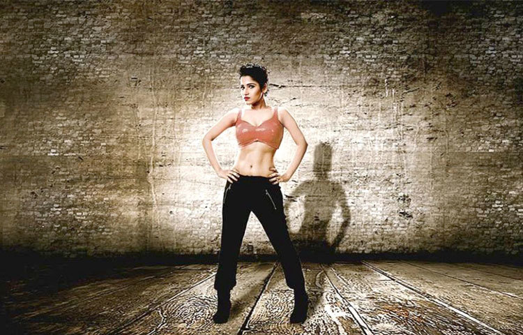 &lsquo;পোস্টমাস্টার&rsquo; ছবির জন্য সেরা নতুন অভিনেত্রীর সম্মাননাও পেয়েছেন তিনি। এছাড়া ঝুলিতে রয়েছে আন্তর্জাতিক পুরস্কারও।