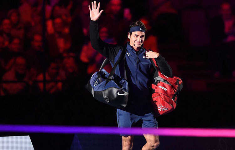 টেনিস তারকা রজার ফেদেরার ৫৬.২ মিলিয়ন ডলারের মালিক। তিনি বিশ্বের ধনী ৭ খেলোয়াড়ের তালিকায় চতুর্থ স্থানে রয়েছেন।