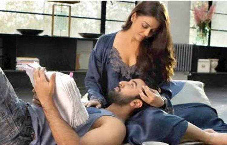 ঐশ্বরিয়া-রণবীরের একদল ভক্ত এই অন্তরঙ্গ ছবিকে ইতিবাচক হিসেবে নিয়েছেন। তারা মনে করছেন এই ছবি নিয়ে বাড়াবাড়ি অহেতুক কাজ।