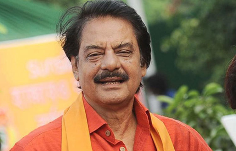 নিজের সুরেলা কণ্ঠকে দেশ-মাতৃকার তরে বিলিয়ে দেওয়ার জন্য শিল্পী রফিকুল আলম মুক্তিযুদ্ধের সময় স্বাধীন বাংলা বেতারকেন্দ্রের গান গাইতে গিয়েছিলেন।