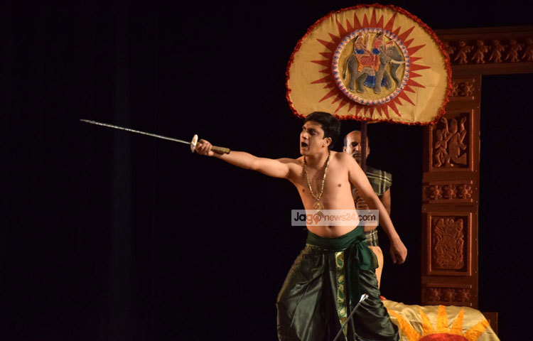 নবনাট্য ভাবনা প্রয়োগ করেছেন দেবাশীষ ভট্টাচার্য্য পলাশ, পোশাক পরিকল্পনায় ওয়াহিদা মল্লিক জলি, আলোক পরিকল্পনায় পলাশ হেনরী সেন ও আবহসঙ্গীত পরিকল্পনা করেছেন মৌসুমী আক্তার বন্যা। ছবি : মাহবুব আলম