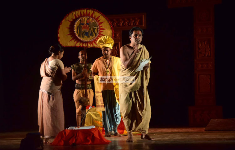 নাট্য সংগঠন বিবর্তন যশোর-এর রাজা প্রতাপাদিত্য নাটকটি দেশের বাইরেও মঞ্চস্থ হয়েছে। ছবি : মাহবুব আল