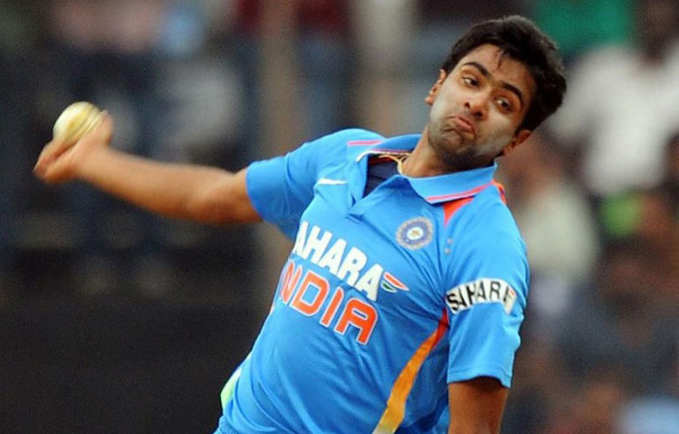 রবিচন্দ্রন আশ্বিন : ভারতীয় ক্রিকেট দলের ডানহাতি ব্যাটসম্যান তিনি। তাকে ভারতীয় ক্রিকেট টিমের সেরা স্পিনার হিসেবে ঘোষণা করা হয়েছে।