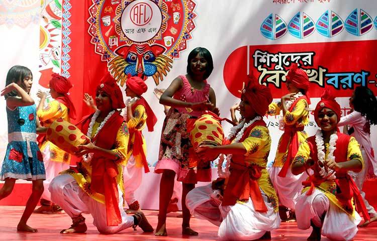 আরএফলের সৌজন্যে দেশের শীর্ষ স্থানীয় শিশু-কিশোর সংগঠন খেলাঘর এবার বর্ষবরণের আনন্দঘন অনুষ্ঠান আয়োজন করেছে। ছবি : বিপ্লব দিক্ষিৎ