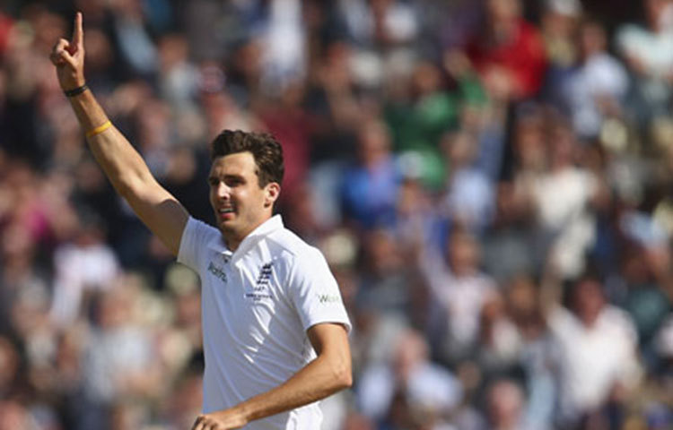 স্টিভেন ফিন ৬ ফুট ৭ ইঞ্চি লম্বা। তিনি ইংল্যান্ডের খেলোয়াড়।