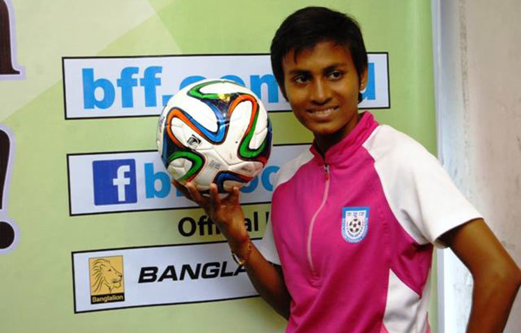 সাতক্ষীরার মোস্তাফিজ, সৌম্য সরকাররা যেমন ক্রিকেটে ঝড় তোলেন; তেমনই সাতক্ষীরার সাবিনা খাতুন ঝড় তোলেন ফুটবলে।